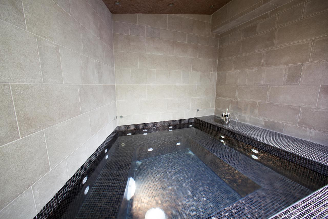 Amira Boutique Hotel 班斯科 外观 照片 A modern furo